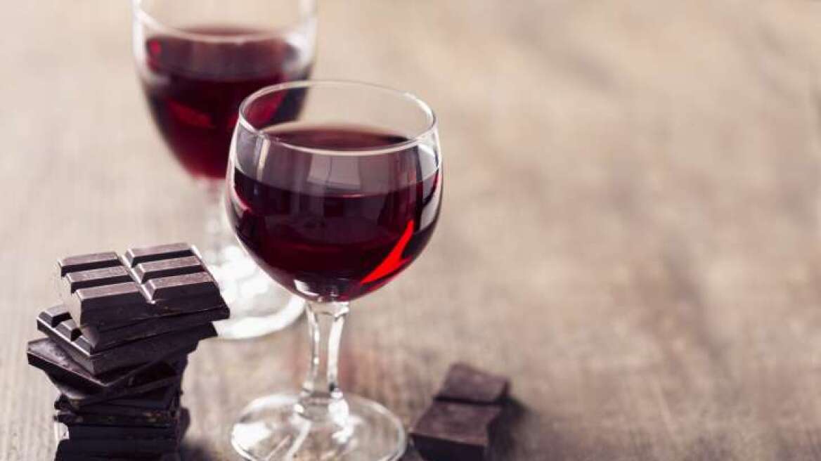 Κόκκινο κρασί, σοκολάτα και... πολλά φιλιά το «ελιξήριο της νεότητας»